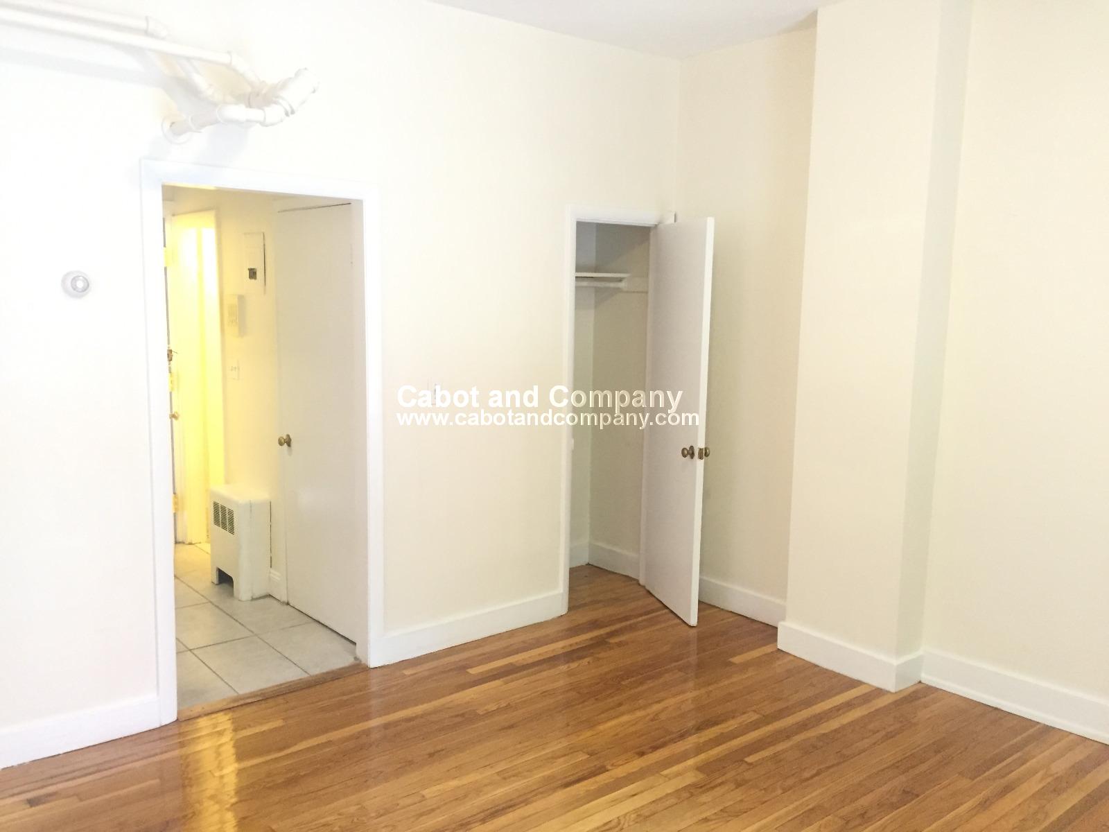 295 Newbury St, Back Bay