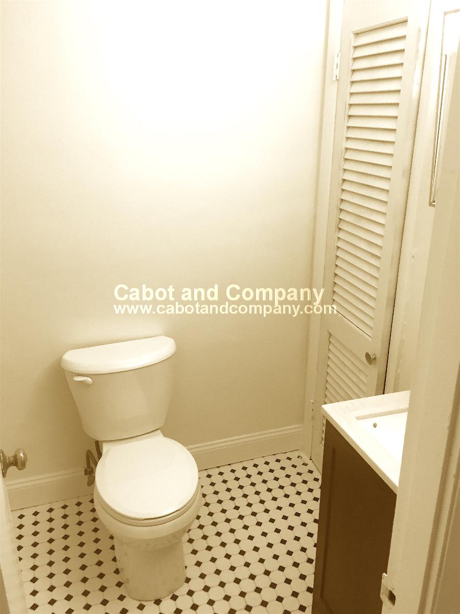 295 Newbury St, Back Bay