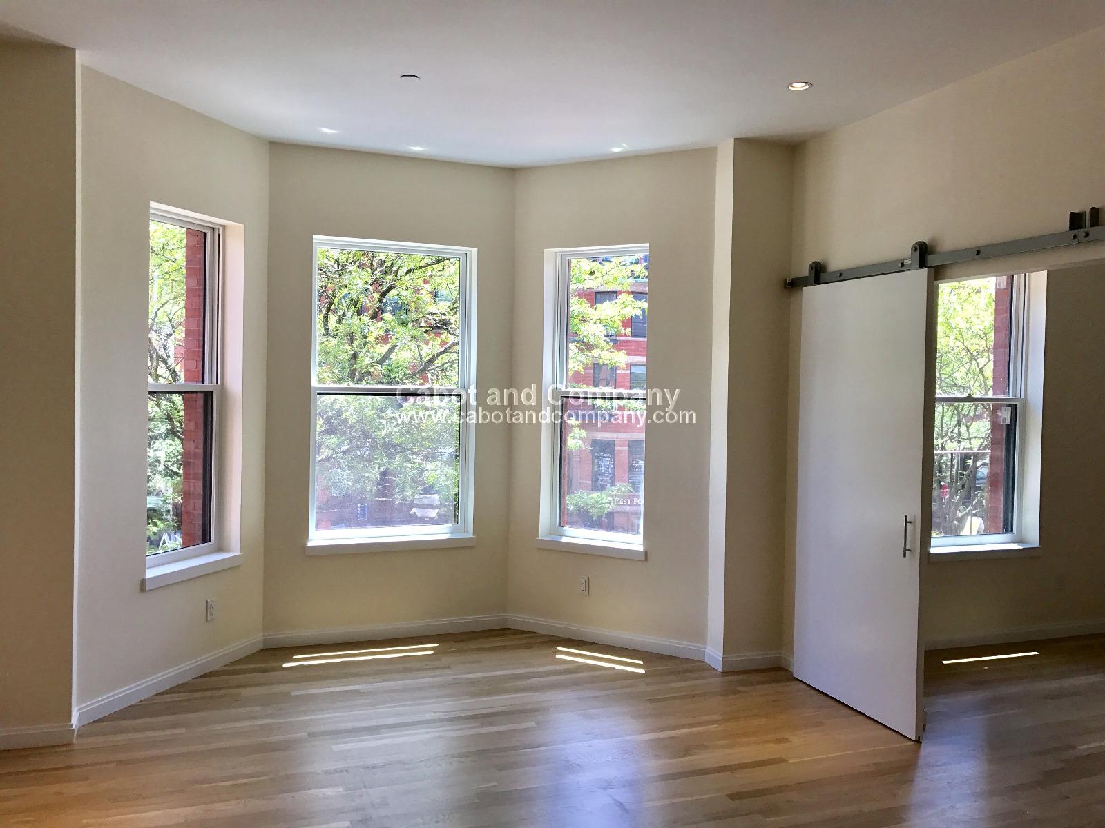 209 Newbury St, Back Bay