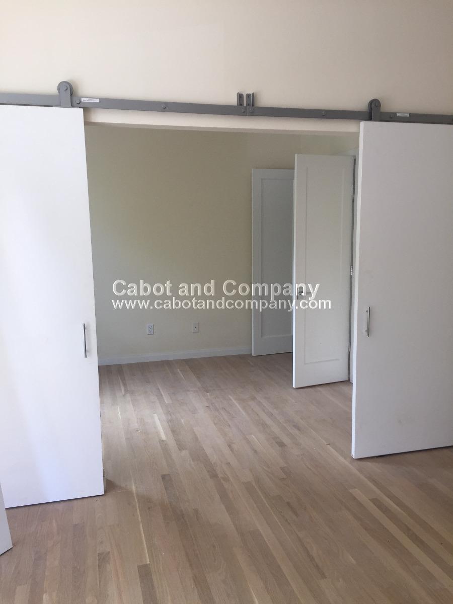 209 Newbury St, Back Bay