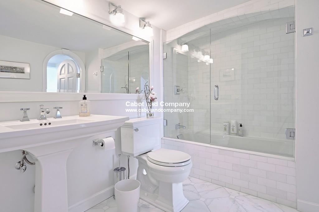 124 Beacon St, Back Bay