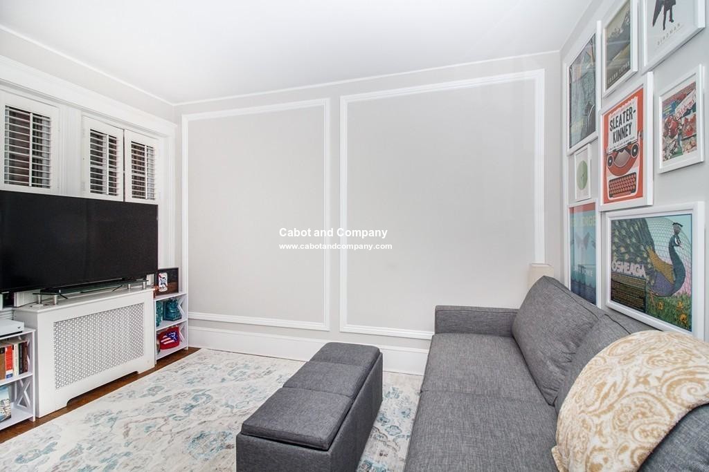 250 Commonwealth Ave, Back Bay