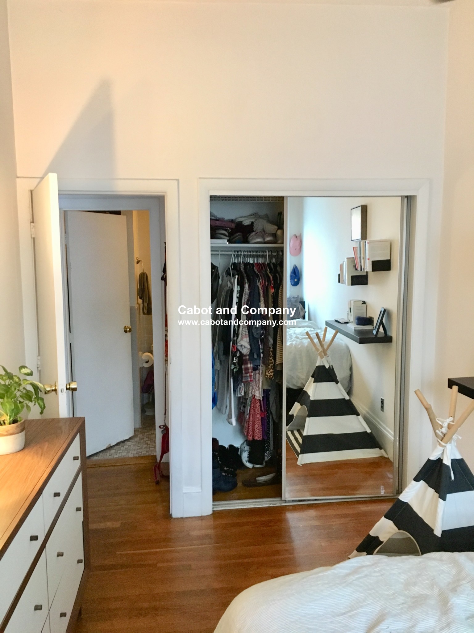 289 Newbury St, Back Bay