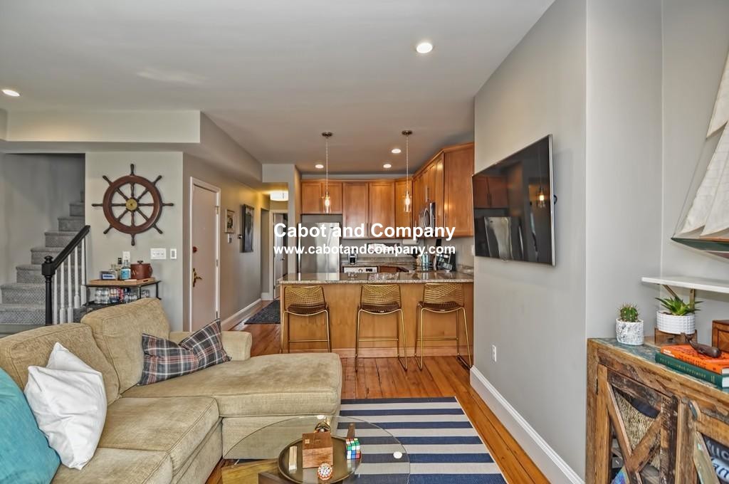1 bed, 1 bath apartment for rent at 576 Broadway Unit 4, South Boston — photo 2 of 14