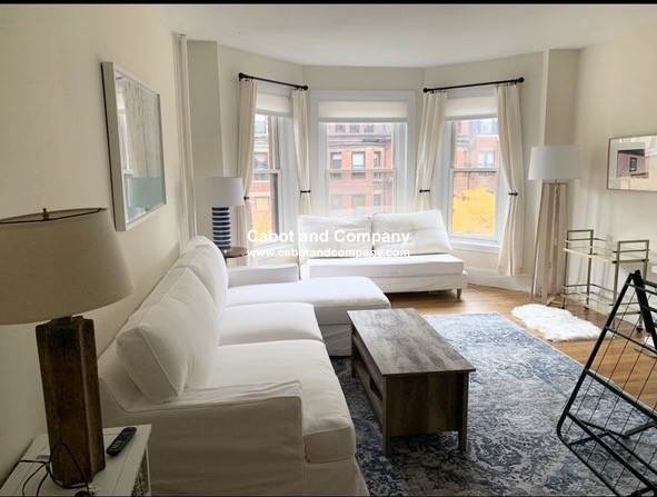 213 Newbury St, Back Bay