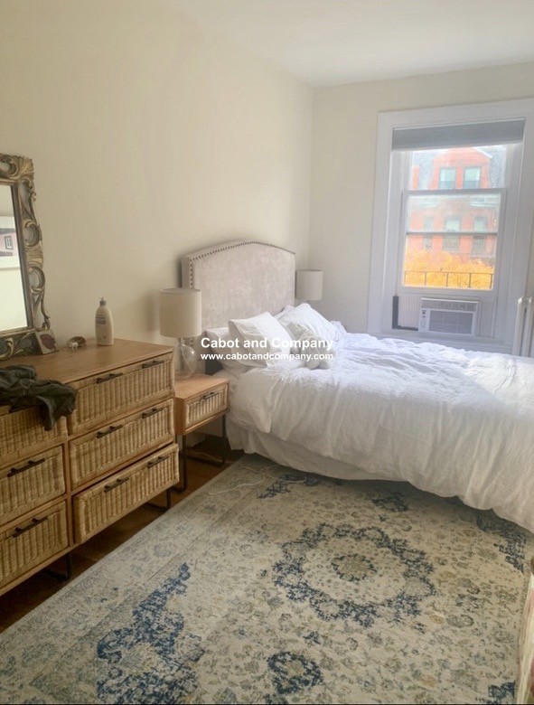 213 Newbury St, Back Bay