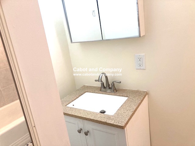 295 Newbury St, Back Bay