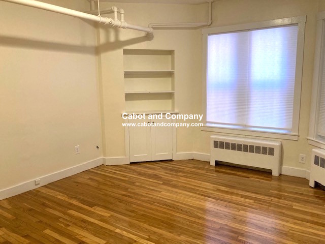 295 Newbury St, Back Bay