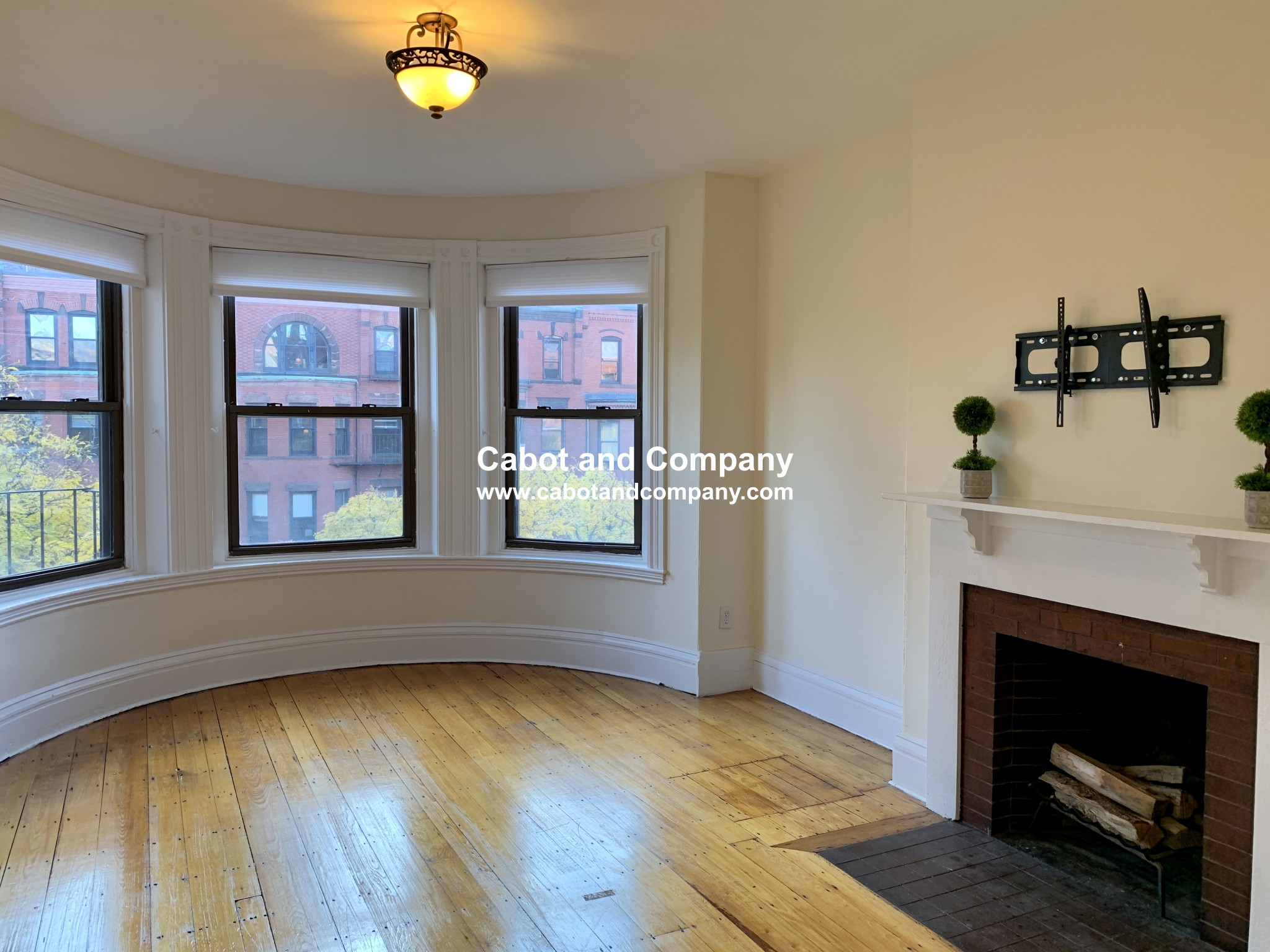 293 Newbury St, Back Bay