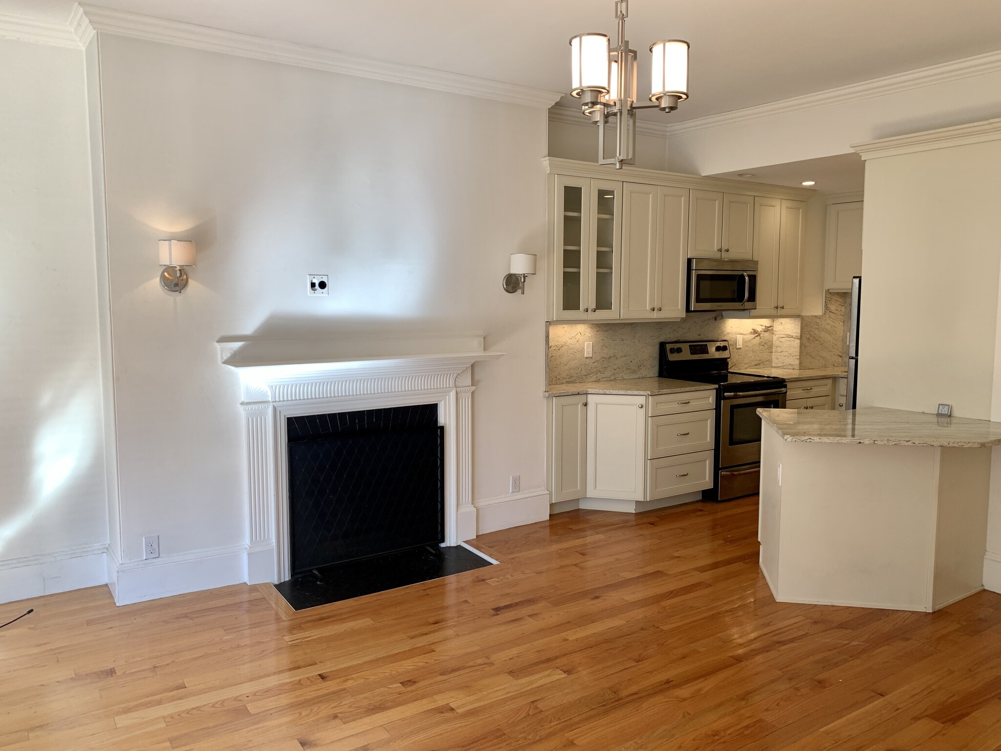1 bed, 1 bath apartment for rent at 247 Newbury St Unit 2F, Back Bay — photo 4 of 9
