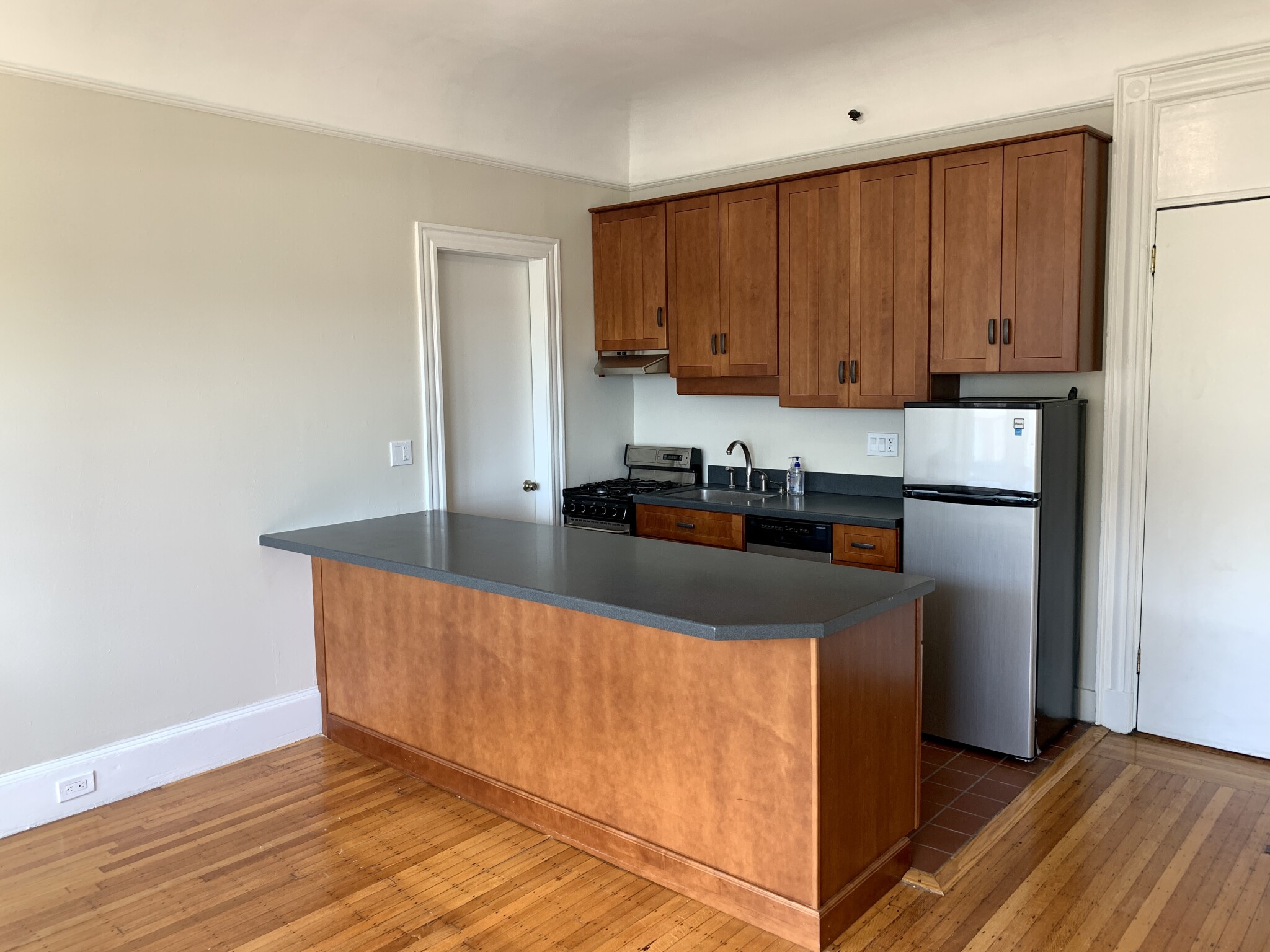 1 bed, 1 bath apartment for rent at 362 Commonwealth Ave Unit 6I, Back Bay — photo 4 of 8