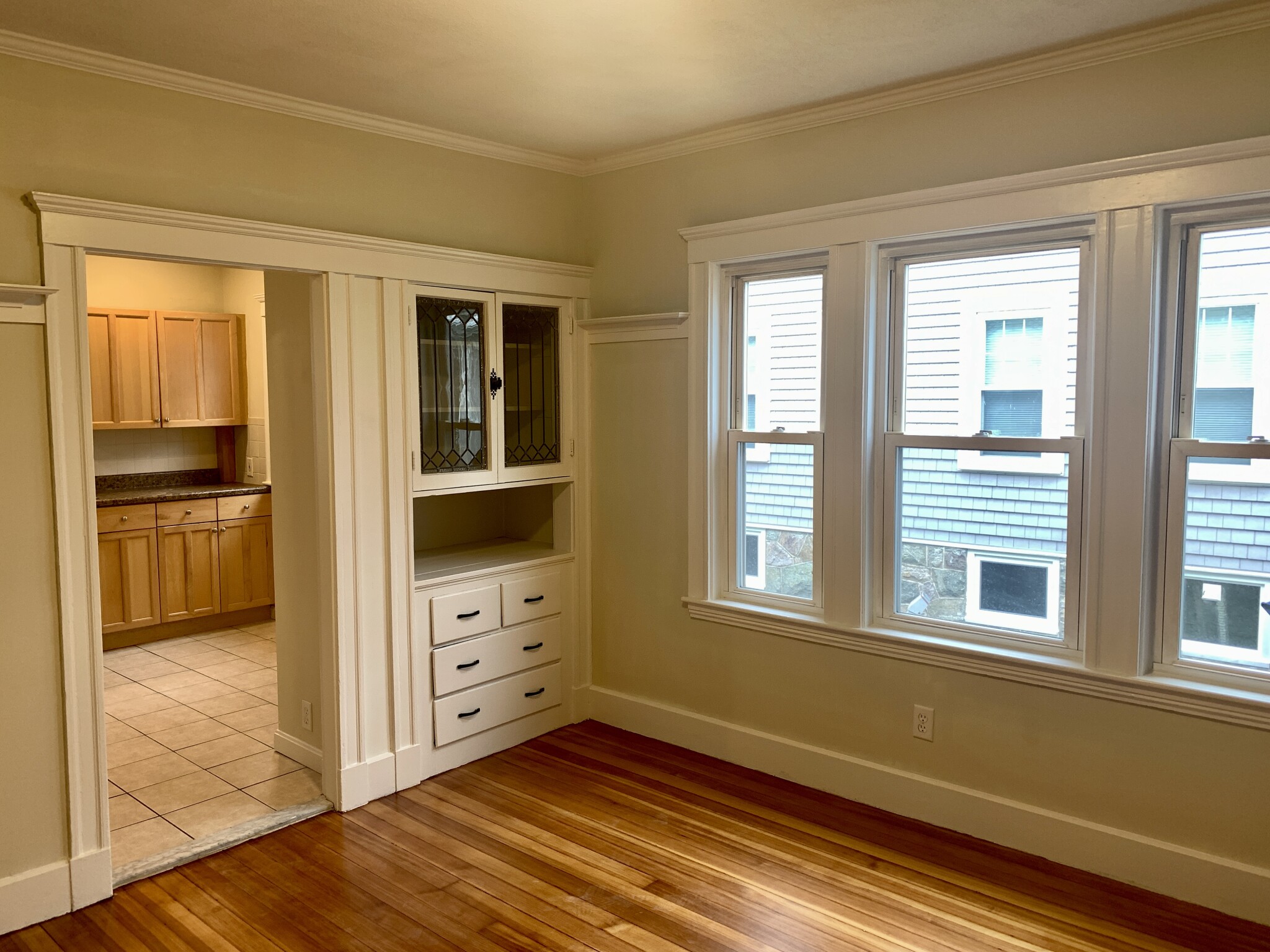 123 Manthorne Rd, Roxbury