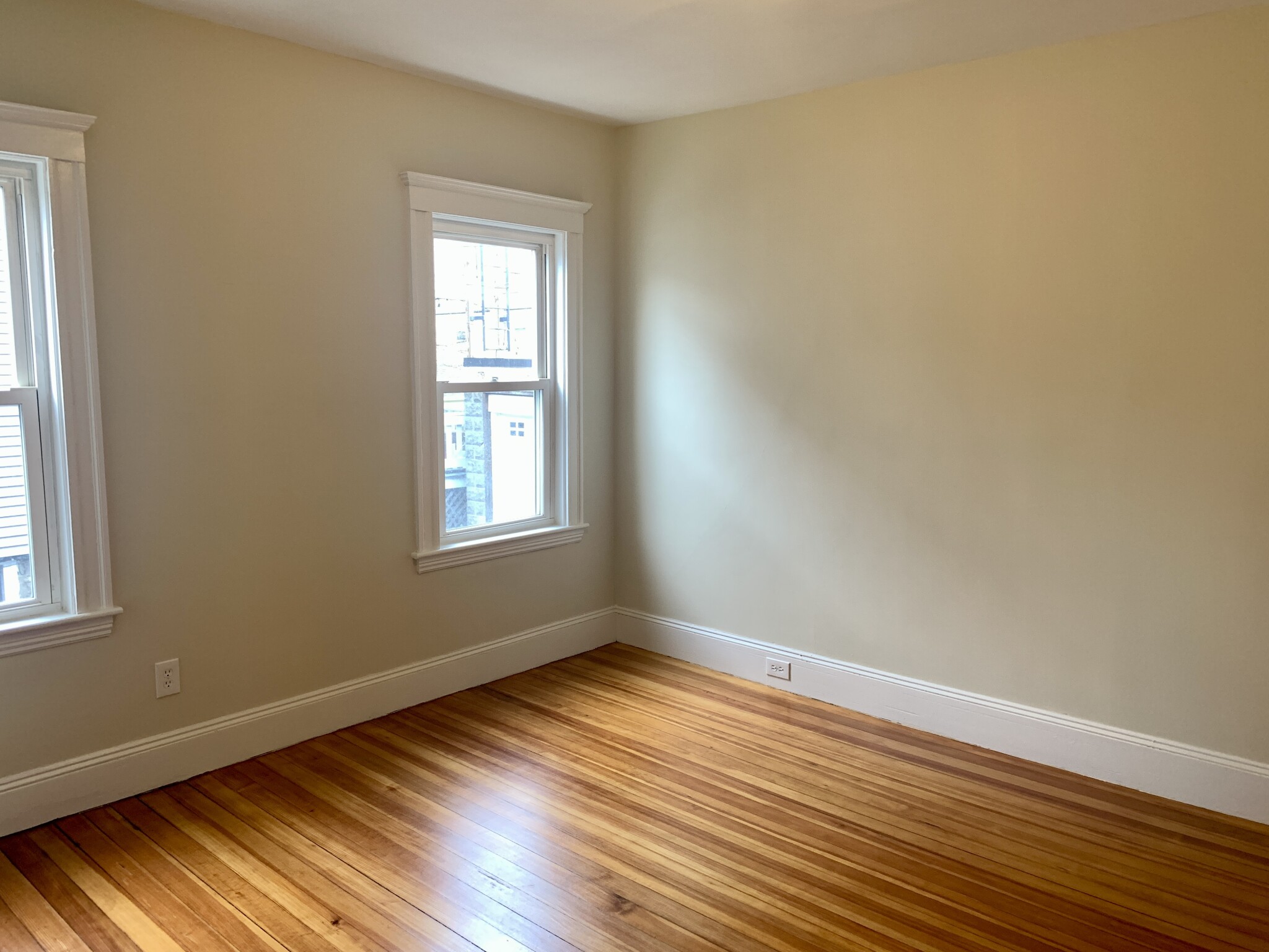 123 Manthorne Rd, Roxbury