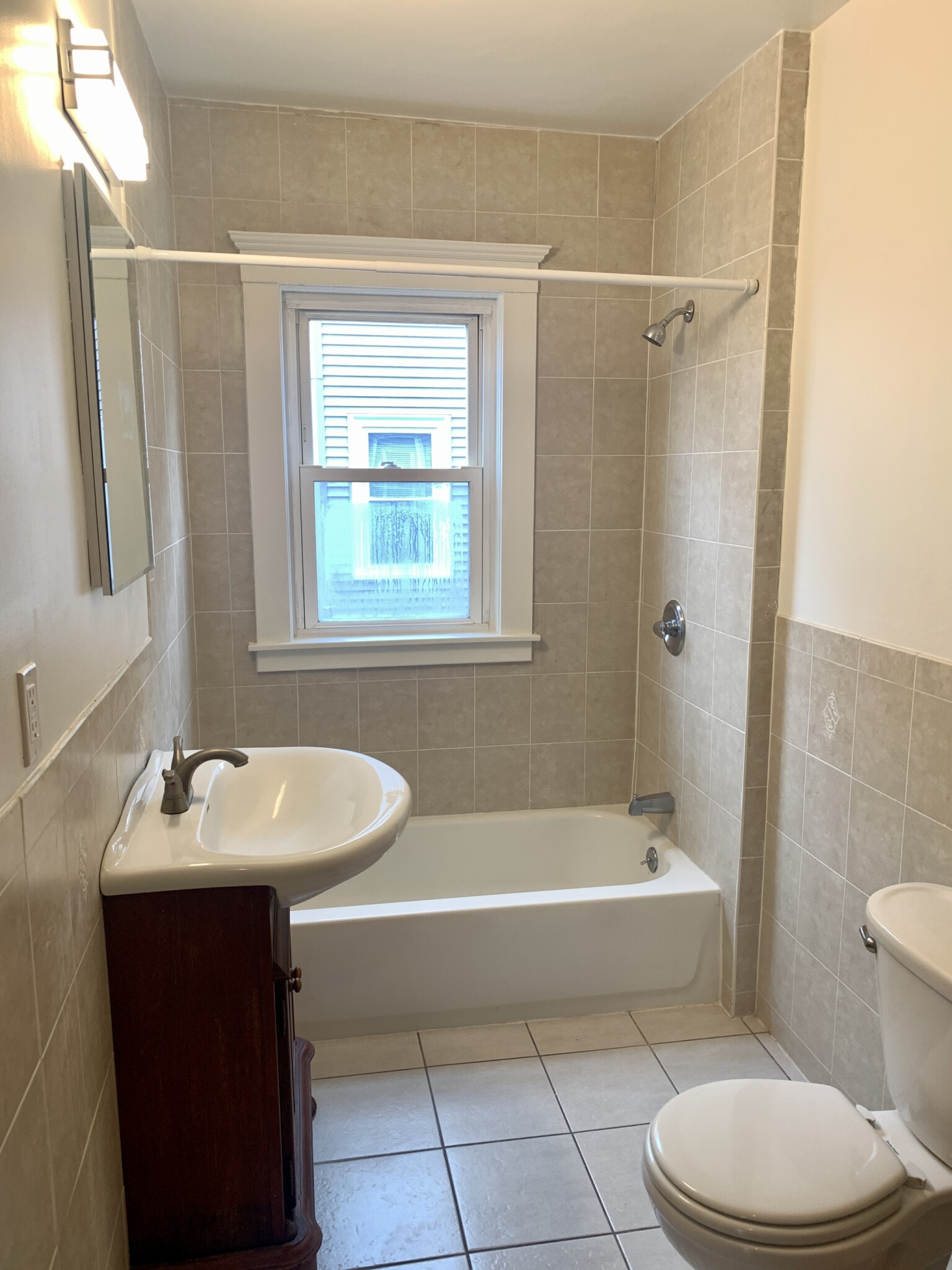 123 Manthorne Rd, Roxbury