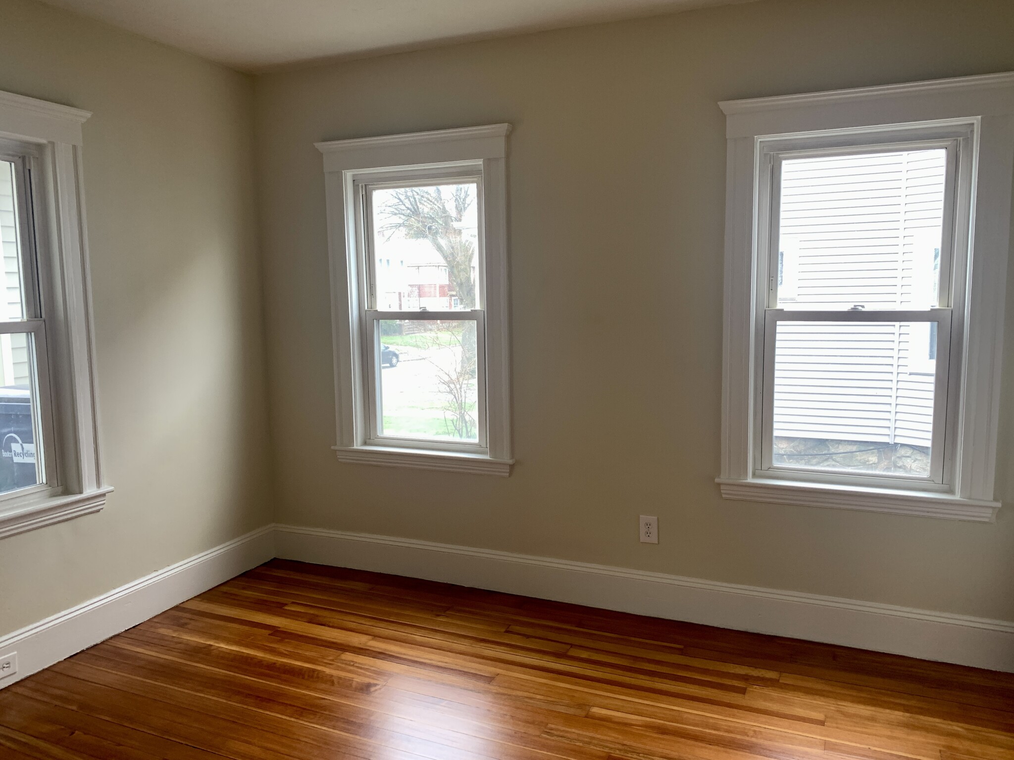 123 Manthorne Rd, Roxbury