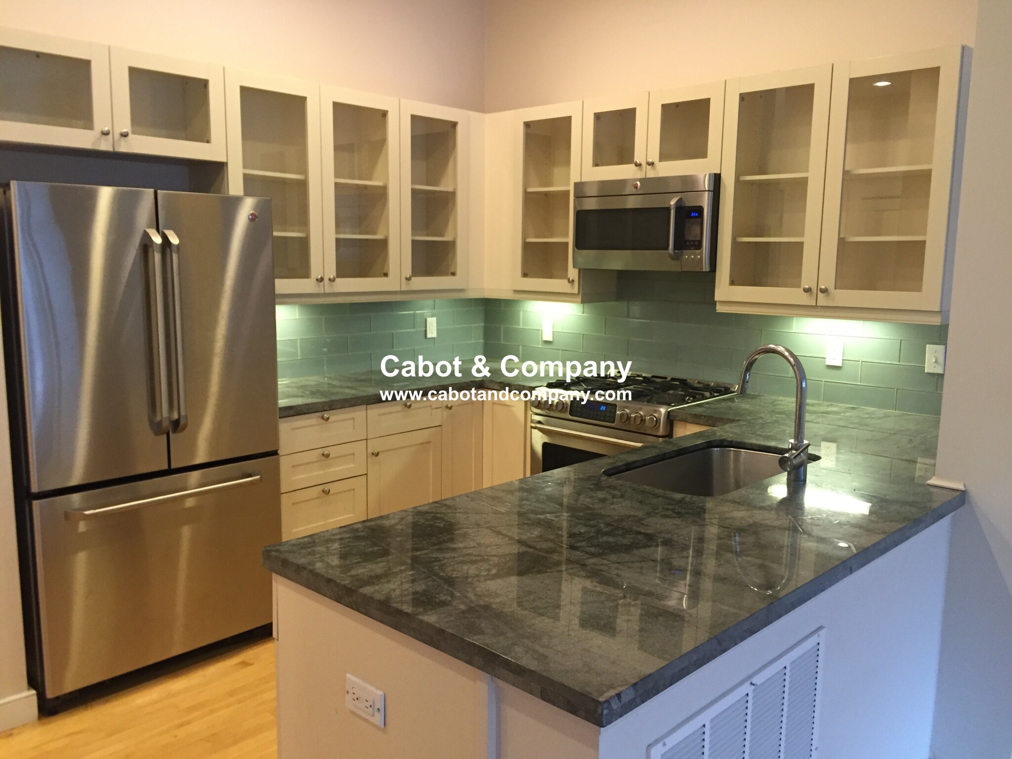 72 Hamilton St. - 4,950USD / month