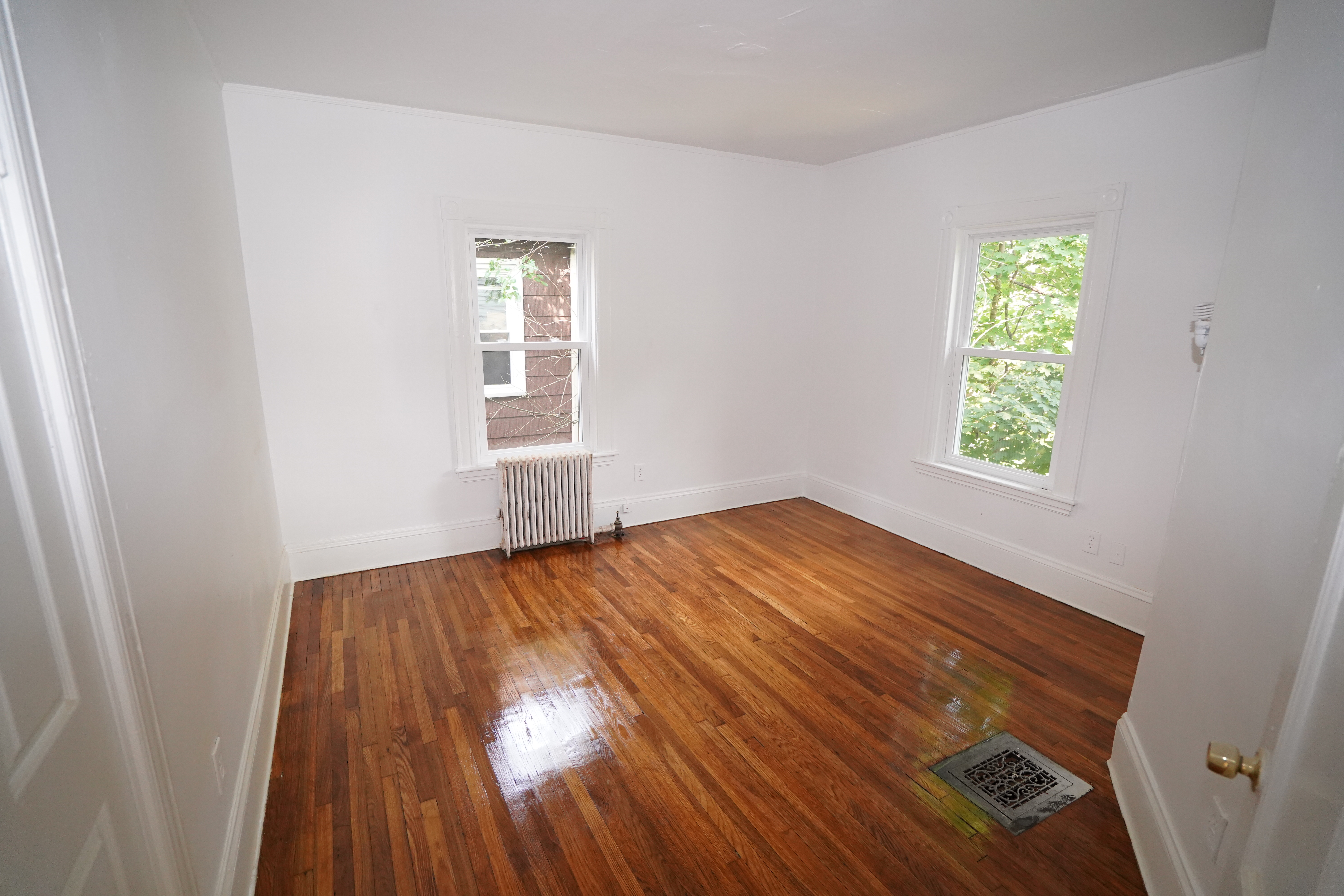 6 bed, 2 bath apartment for rent at 129 Franklin St Unit 2CC, Allston — photo 10 of 17