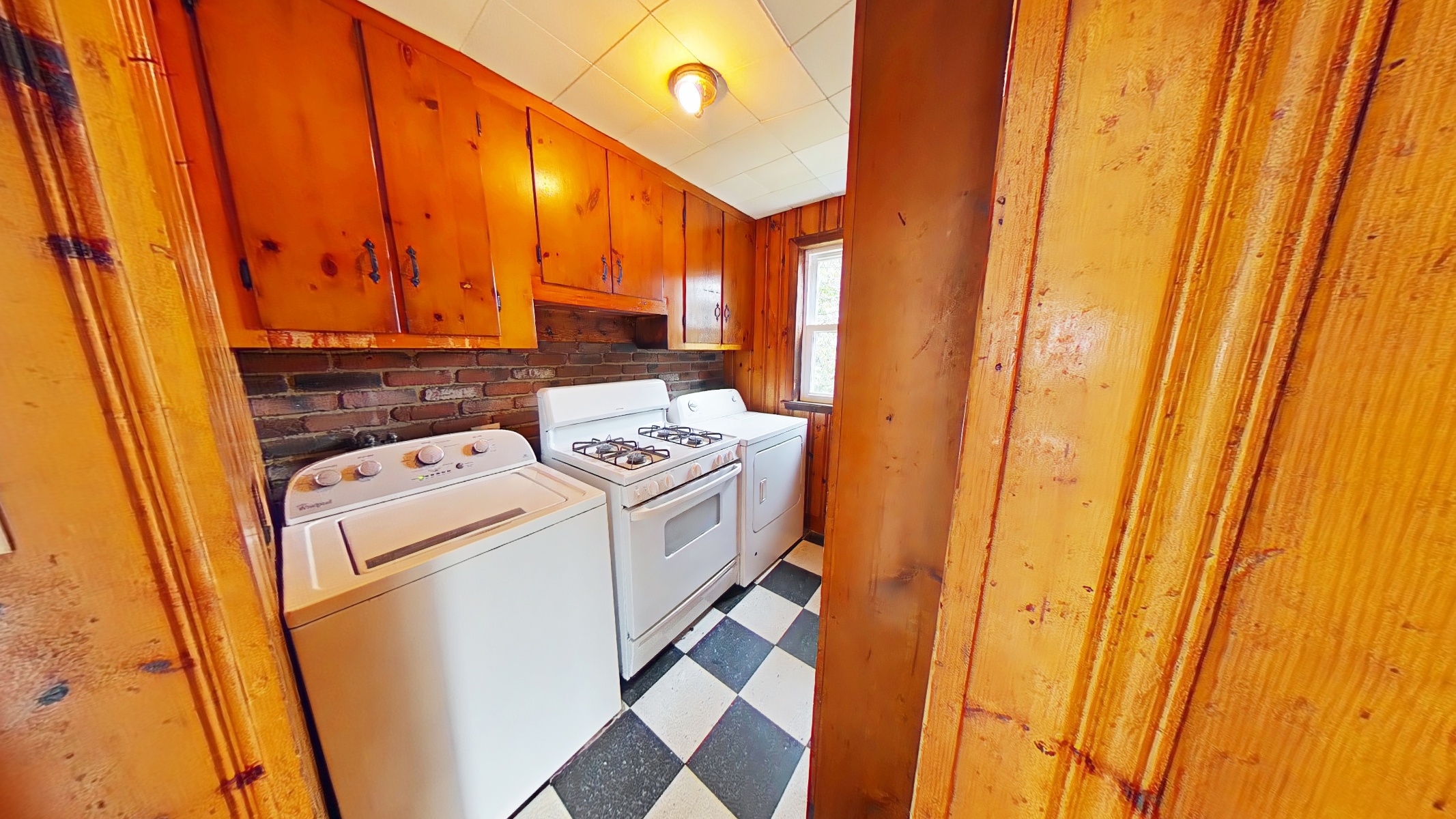 6 bed, 2 bath apartment for rent at 129 Franklin St Unit 2CC, Allston — photo 8 of 17