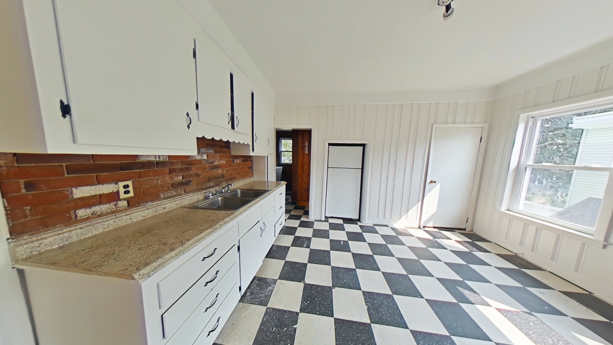 6 bed, 2 bath apartment for rent at 129 Franklin St Unit 2CC, Allston — photo 7 of 17