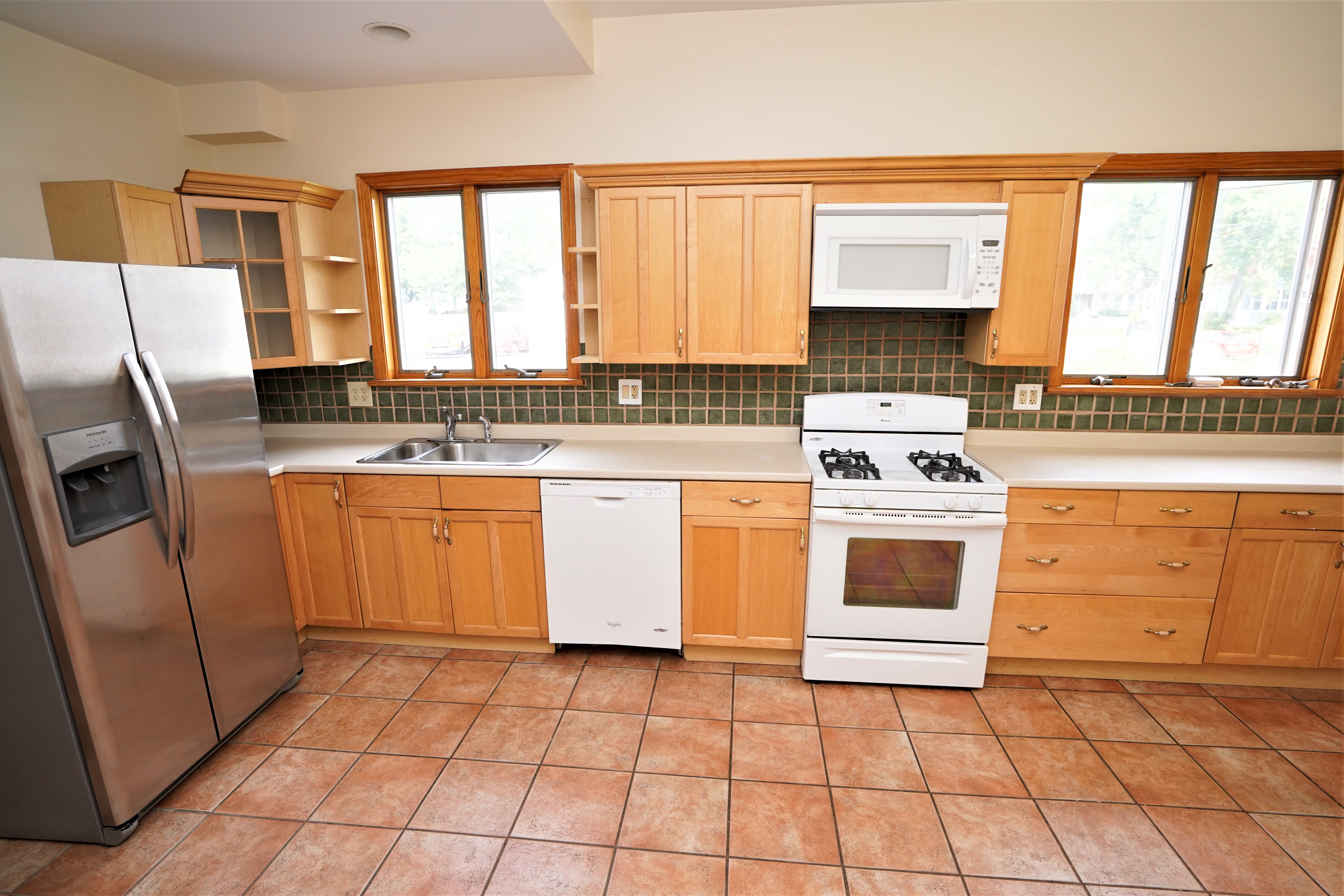 5 bed, 2 bath apartment for rent at 57 Aldie St Unit 1, Allston — photo 9 of 24