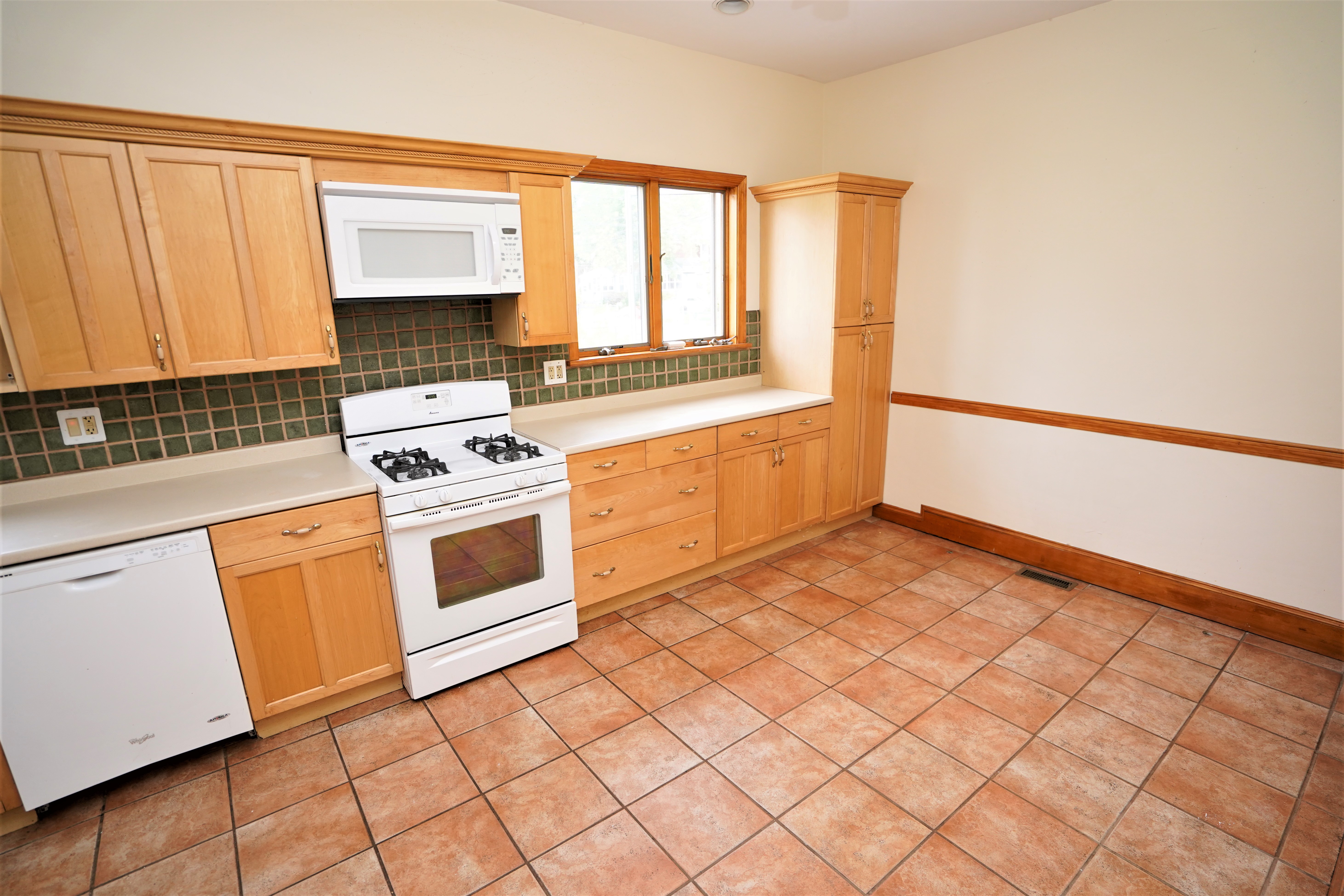 5 bed, 2 bath apartment for rent at 57 Aldie St Unit 1, Allston — photo 8 of 24