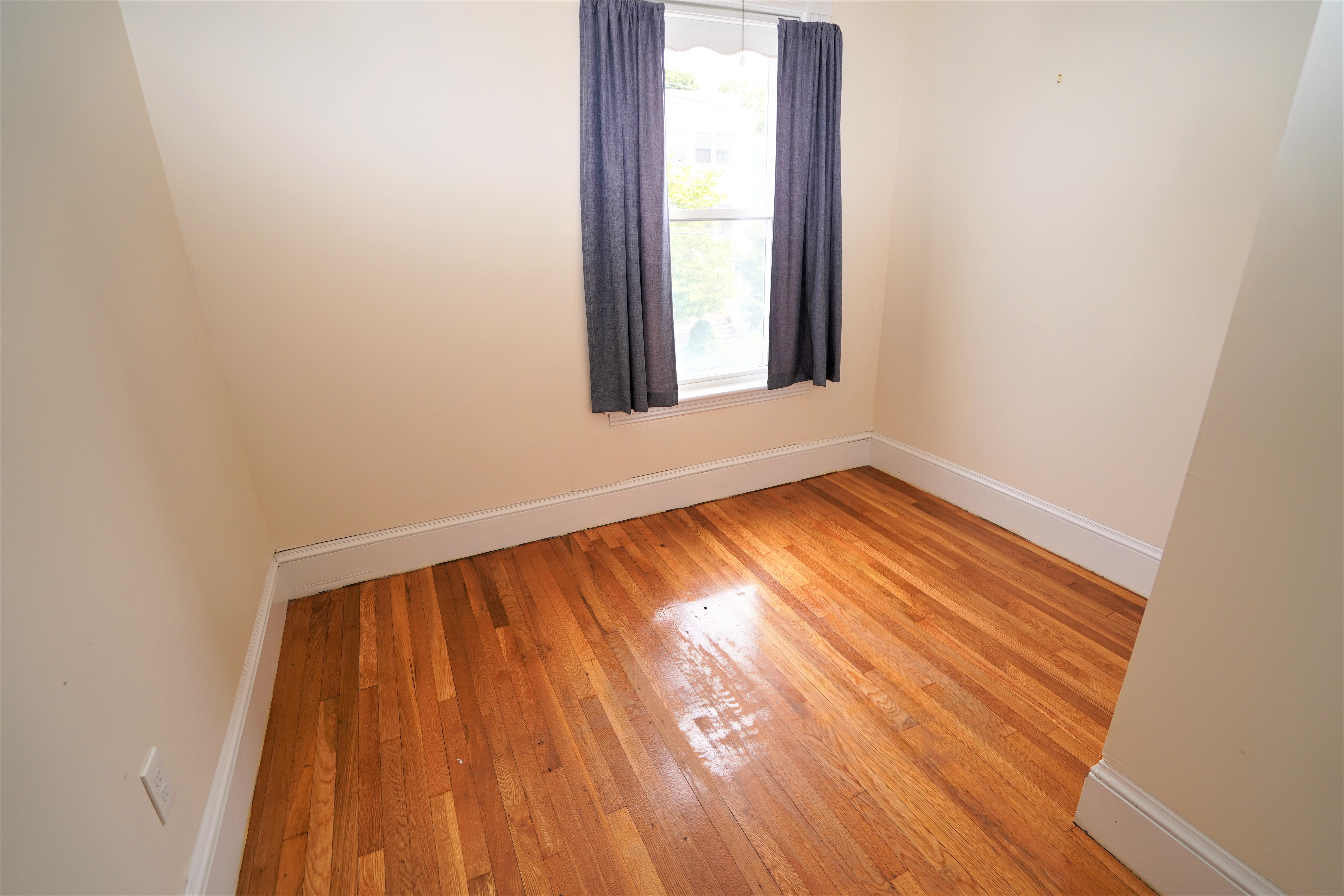 5 bed, 2 bath apartment for rent at 57 Aldie St Unit 1, Allston — photo 18 of 24