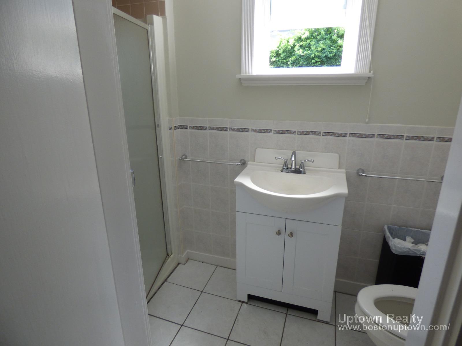 5 bed, 2 bath apartment for rent at 12 Sorrento St Unit 1, Allston — photo 5 of 15