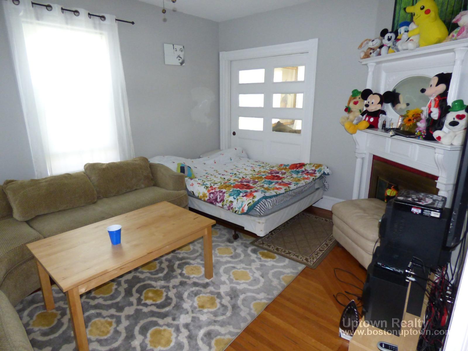 5 bed, 2 bath apartment for rent at 12 Sorrento St Unit 1, Allston — photo 4 of 15