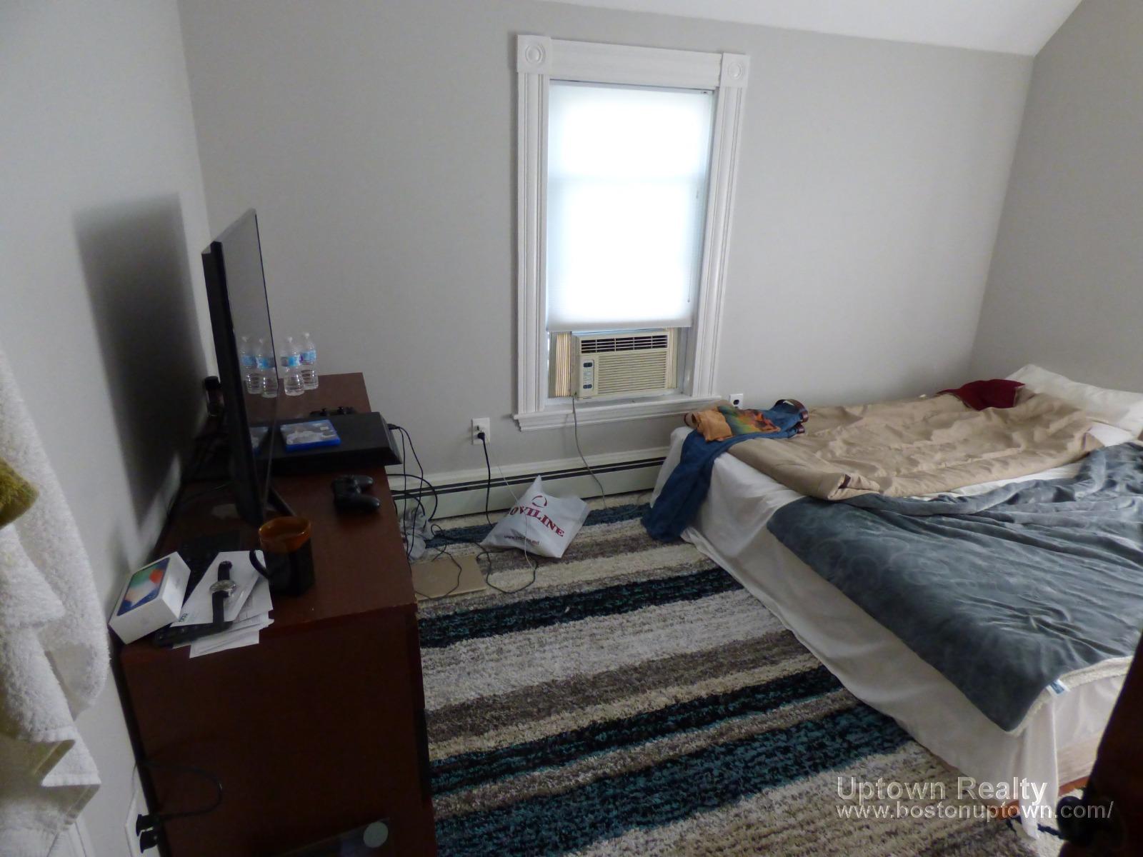 5 bed, 2 bath apartment for rent at 12 Sorrento St Unit 1, Allston — photo 7 of 15