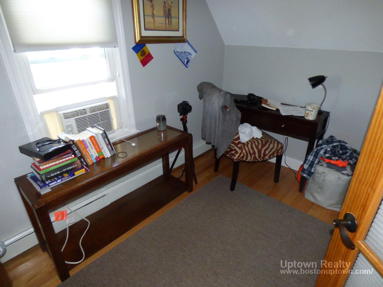 5 bed, 2 bath apartment for rent at 12 Sorrento St Unit 1, Allston — photo 8 of 15