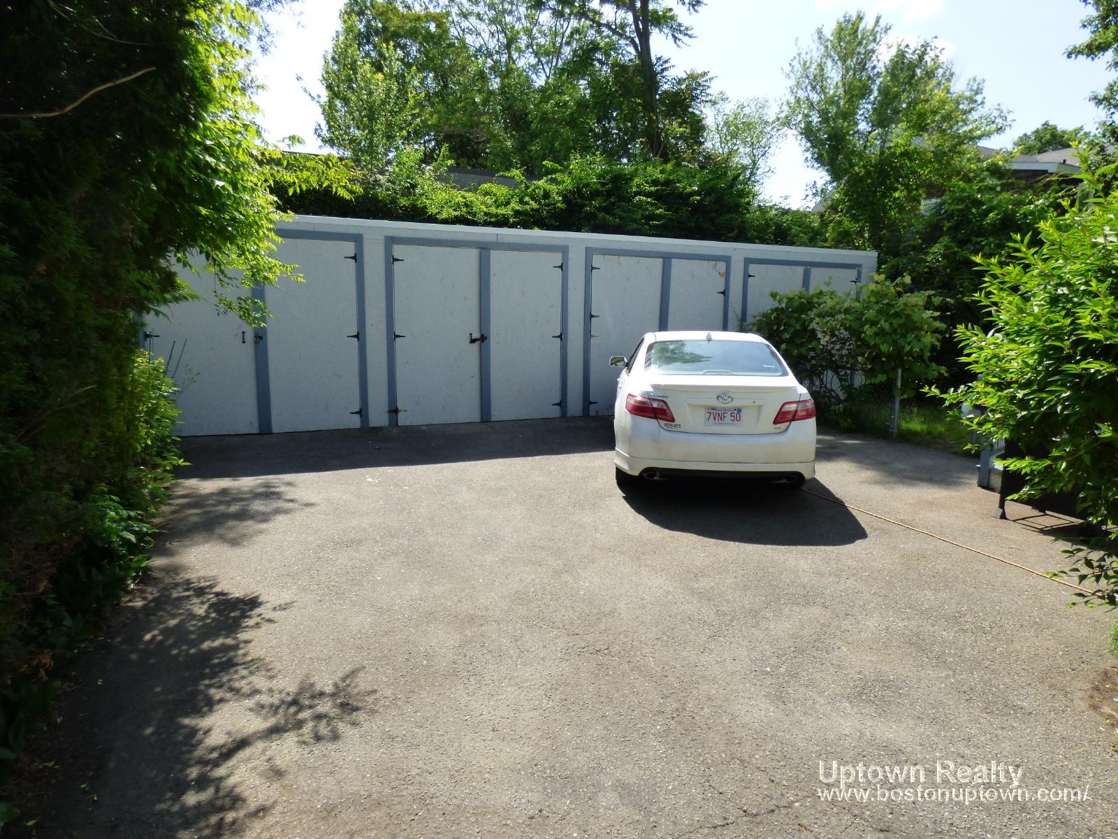 5 bed, 2 bath apartment for rent at 12 Sorrento St Unit 1, Allston — photo 13 of 15