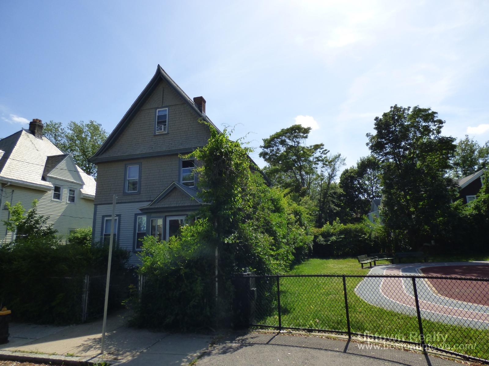 5 bed, 2 bath apartment for rent at 12 Sorrento St Unit 1, Allston — photo 14 of 15