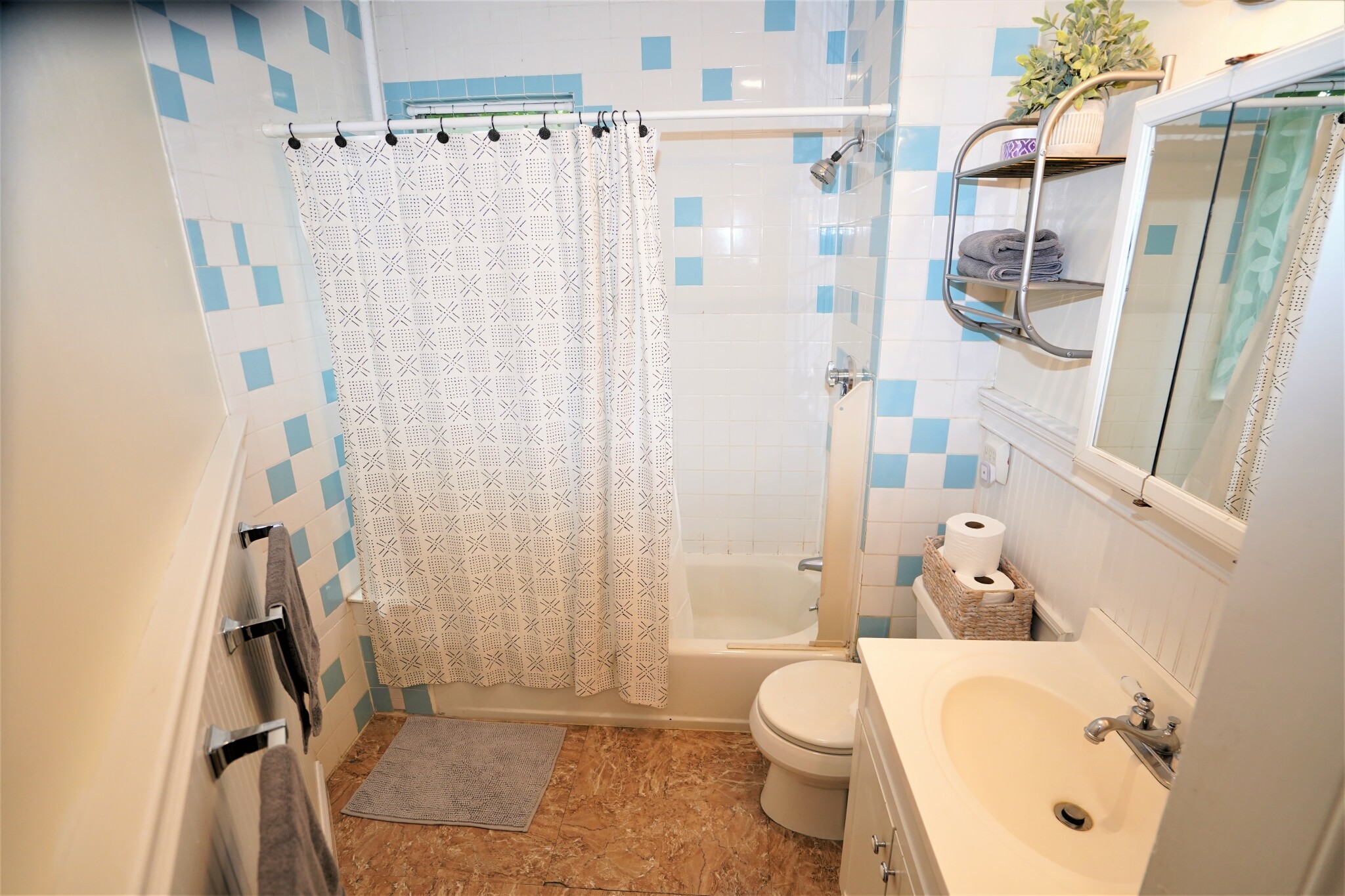 3 bed, 1 bath apartment for rent at 129 Franklin St Unit 1, Allston — photo 5 of 13