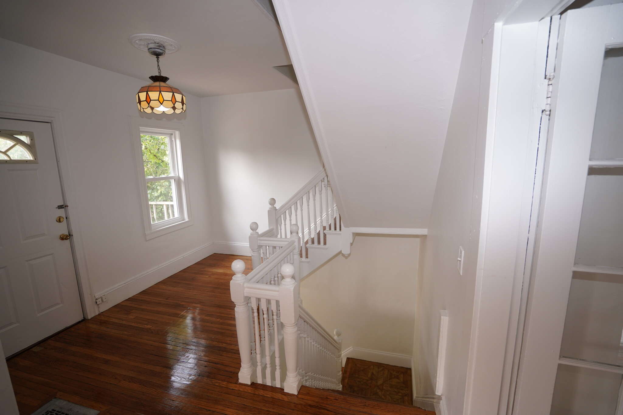 5 bed, 2 bath apartment for rent at 129 Franklin St Unit 2, Allston — photo 6 of 19