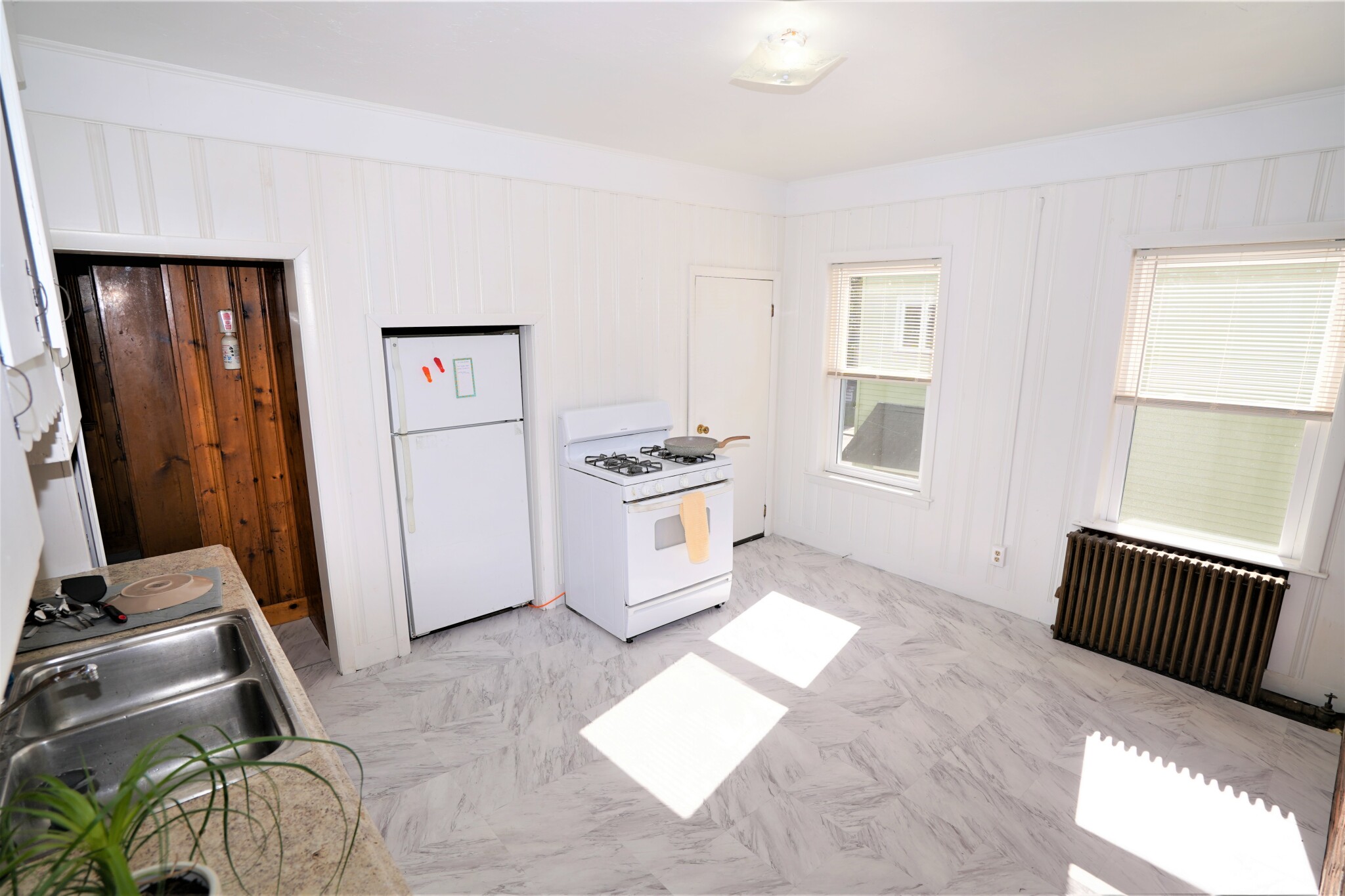 5 bed, 2 bath apartment for rent at 129 Franklin St Unit 2, Allston — photo 10 of 19