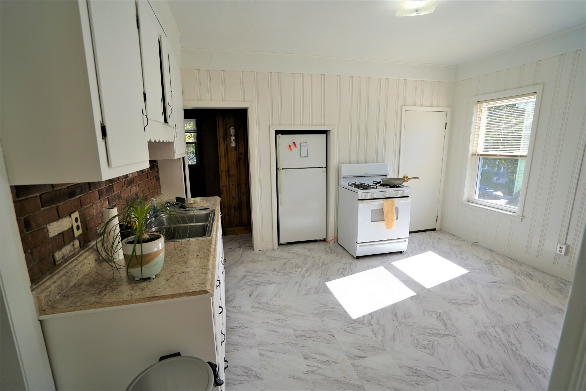5 bed, 2 bath apartment for rent at 129 Franklin St Unit 2, Allston — photo 9 of 19