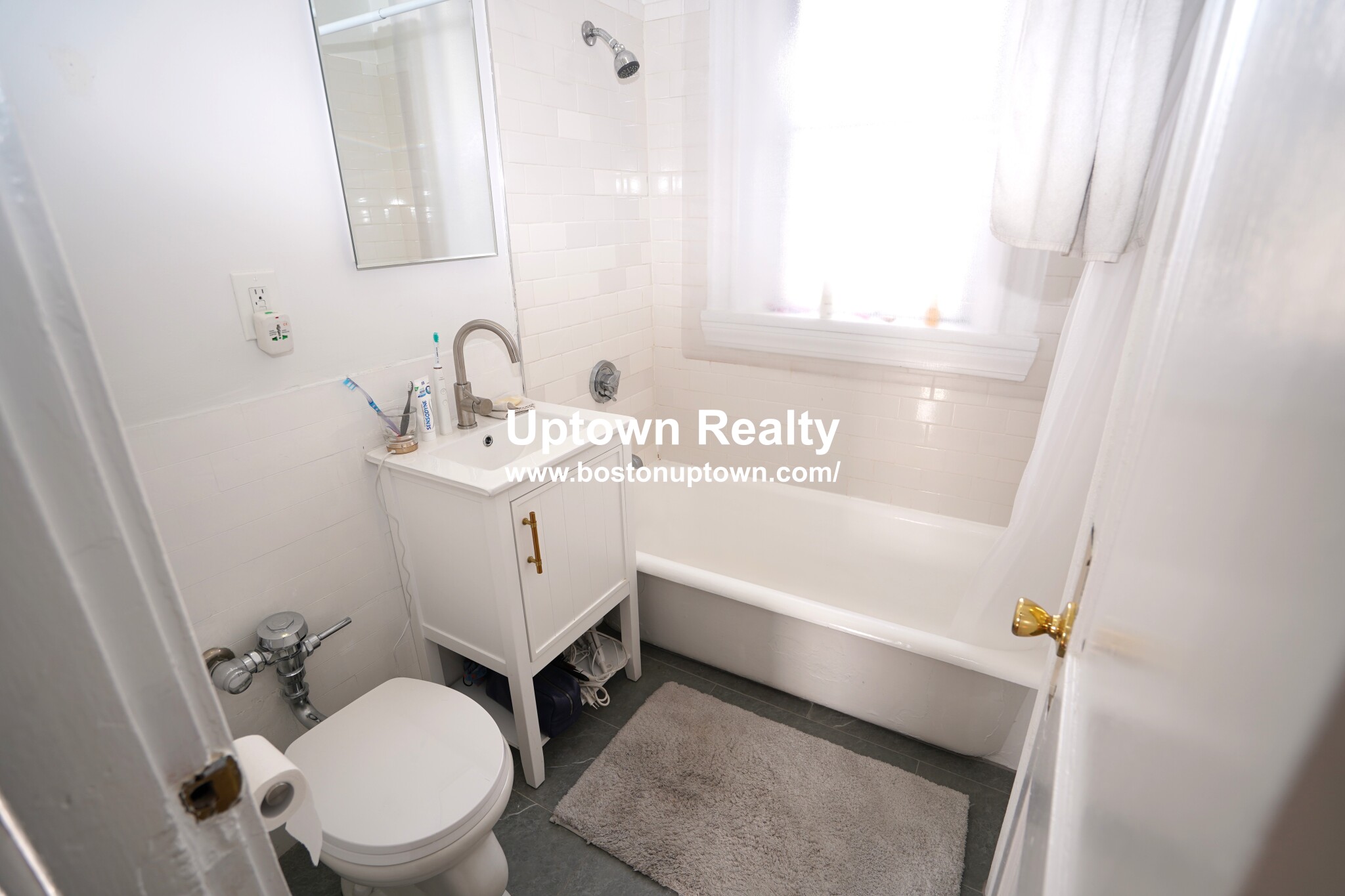 1140 Commonwealth Ave. - 2,250USD / month