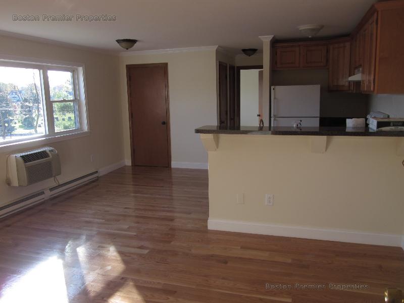 1 bed, 1 bath apartment for rent at 22 Kensington Rd Unit 9, Weymouth — photo 3 of 10