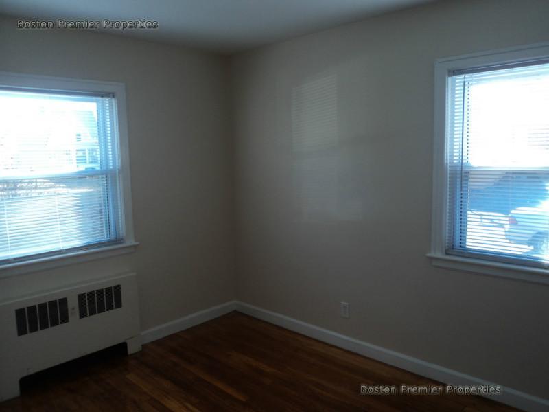 2 bed, 1 bath apartment for rent at 12 Linden Unit 3, Quincy — photo 13 of 17