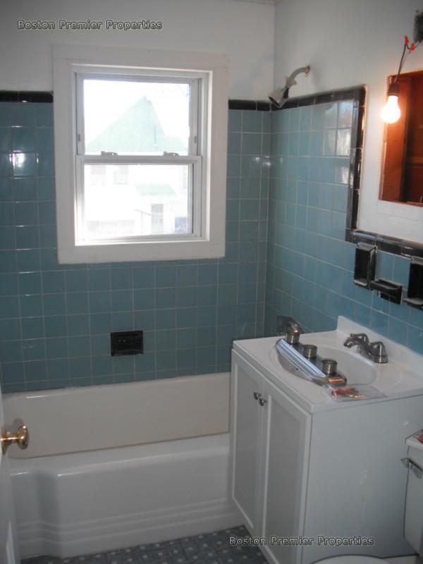 2 bed, 1 bath apartment for rent at 12 Linden Unit 3, Quincy — photo 16 of 17
