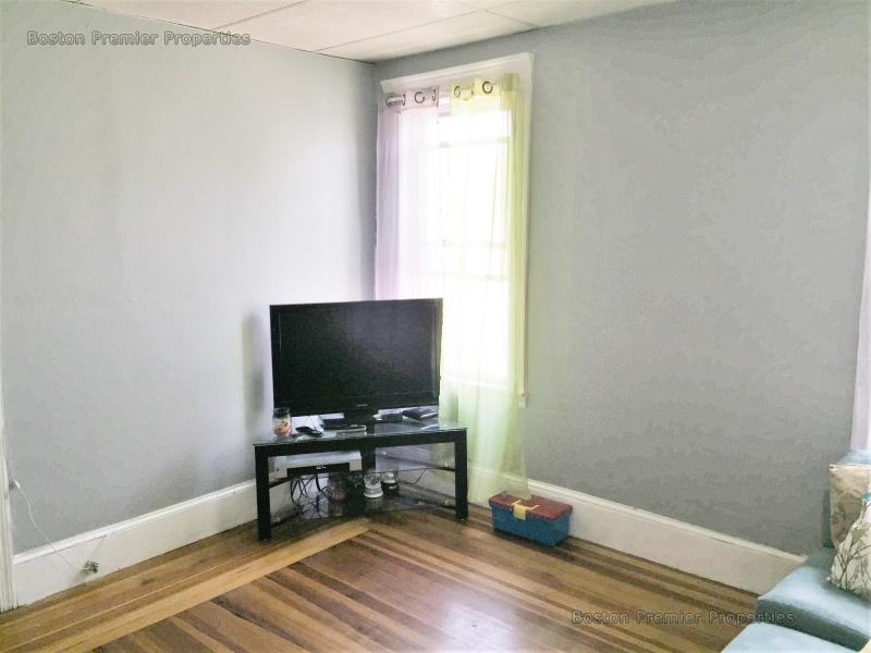 3 bed, 1 bath apartment for rent at 57 Grafton Unit 2, Quincy — photo 1 of 9