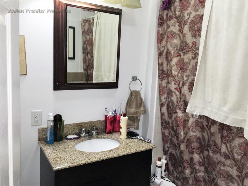 3 bed, 1 bath apartment for rent at 57 Grafton Unit 2, Quincy — photo 3 of 9