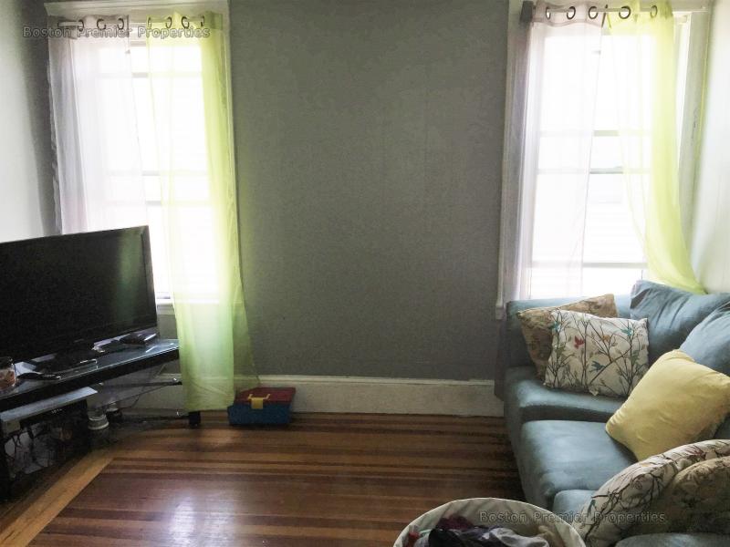 3 bed, 1 bath apartment for rent at 57 Grafton Unit 2, Quincy — photo 4 of 9