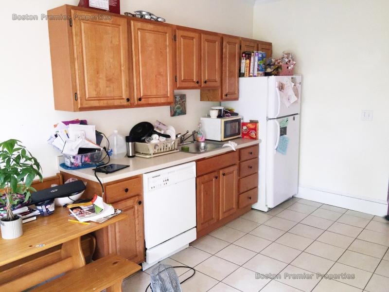 3 bed, 1 bath apartment for rent at 57 Grafton Unit 2, Quincy — photo 6 of 9