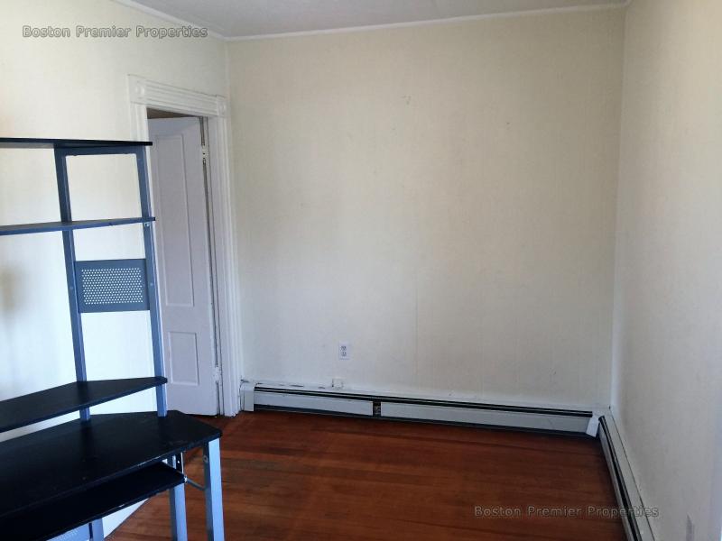 1 bed, 1 bath apartment for rent at 11 Sea Unit 2, Quincy — photo 1 of 3