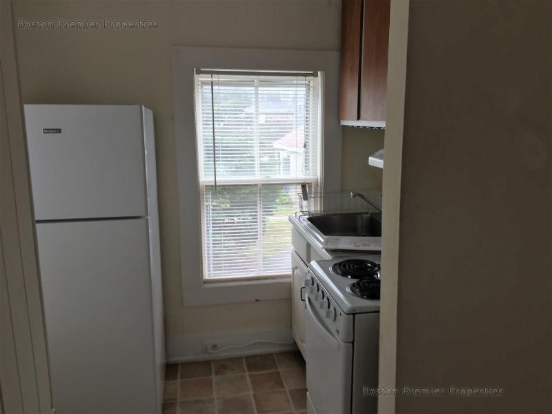 1 bed, 1 bath apartment for rent at 11 Sea Unit 2, Quincy — photo 3 of 3