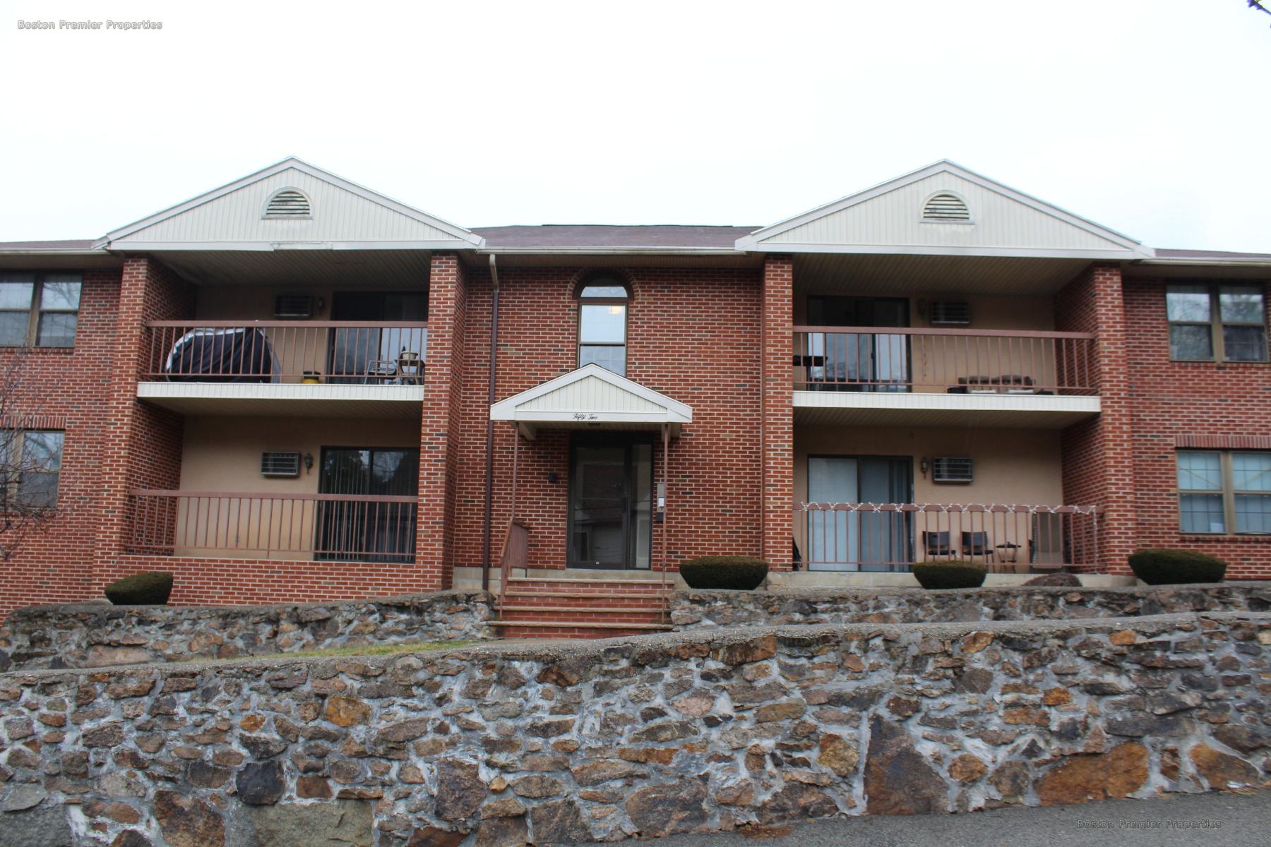 2 bed, 2 bath apartment for rent at 52 South Walnut St Unit 2, Quincy