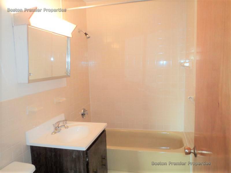 1 bed, 1 bath apartment for rent at 225 Independence Ave Unit 22, Quincy — photo 9 of 21