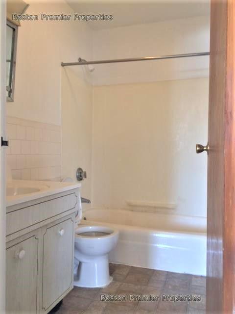 2 bed, 1 bath apartment for rent at 211 West Squantum Unit 1, Quincy — photo 7 of 14