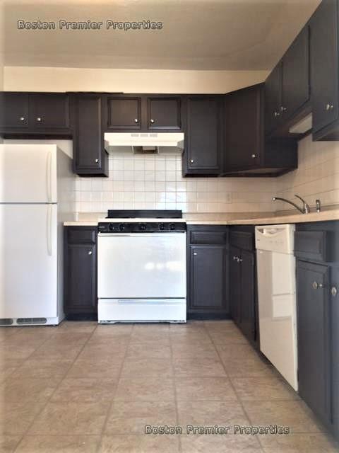 2 bed, 1 bath apartment for rent at 211 West Squantum Unit 1, Quincy — photo 8 of 14